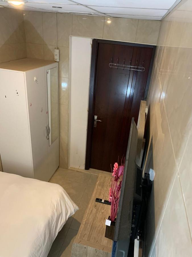 Small Budget Rooms For 'Girls' Only In Dubai, Marina Kültér fotó