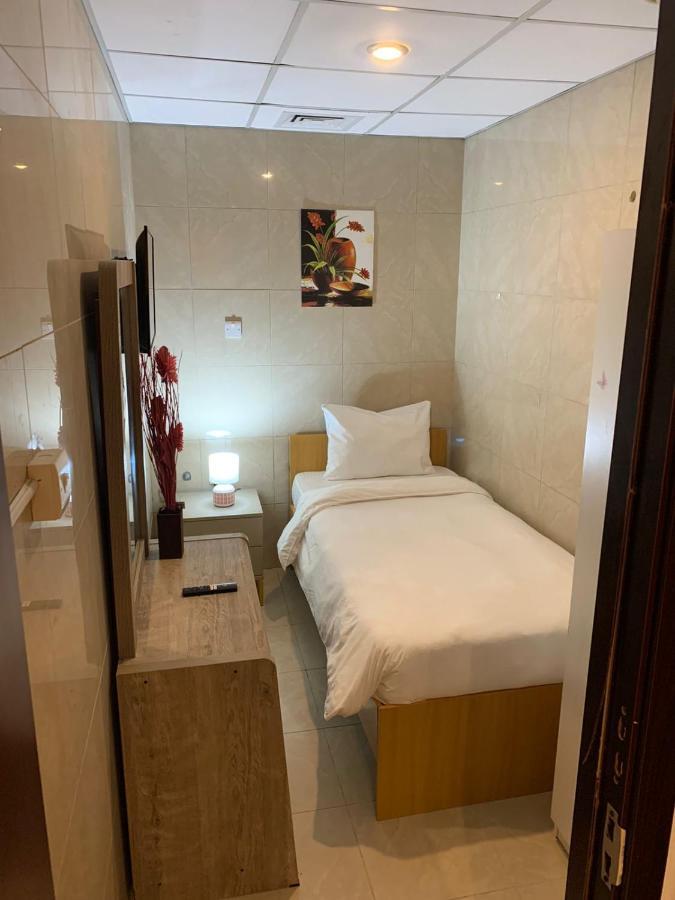 Small Budget Rooms For 'Girls' Only In Dubai, Marina Kültér fotó