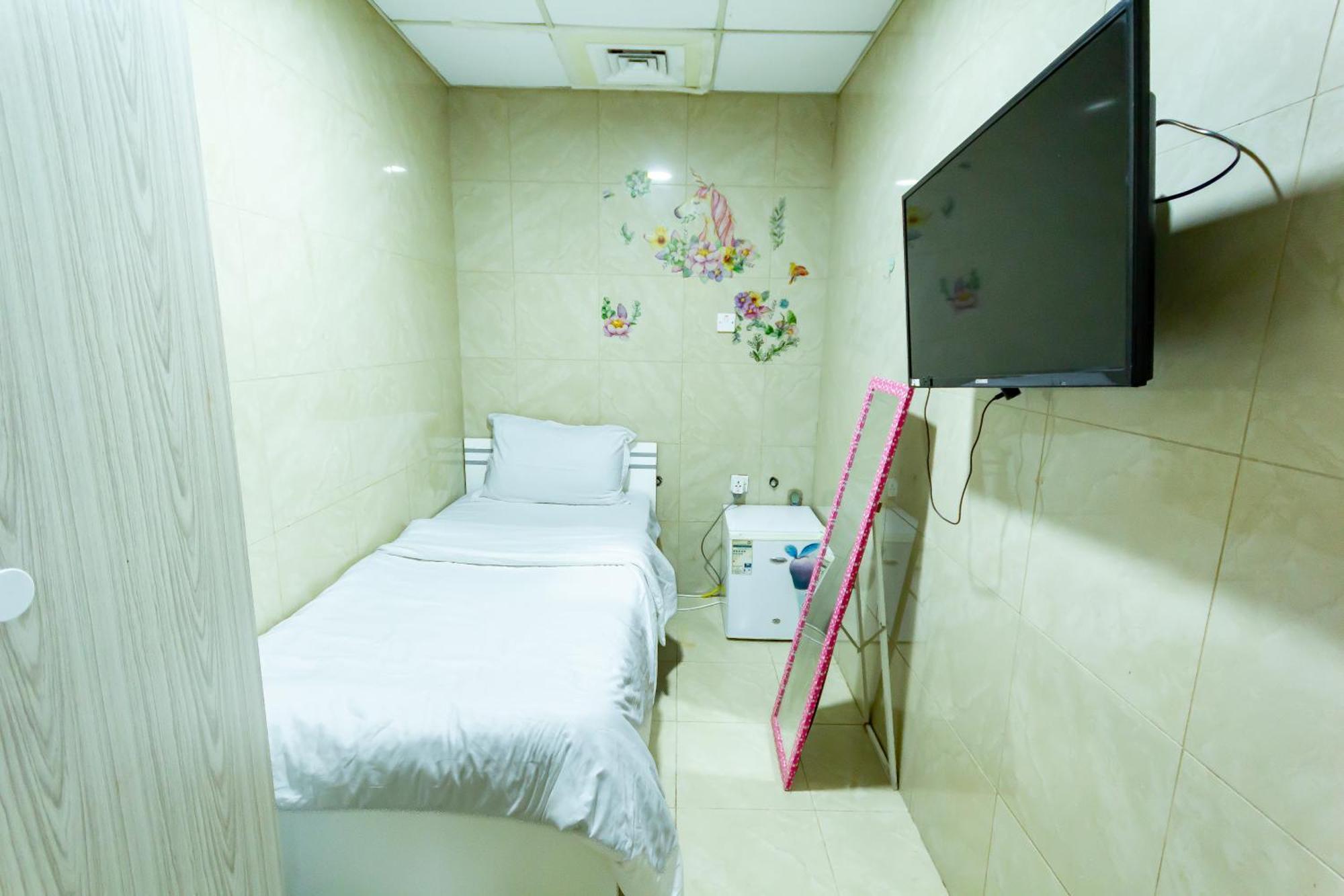 Small Budget Rooms For 'Girls' Only In Dubai, Marina Kültér fotó