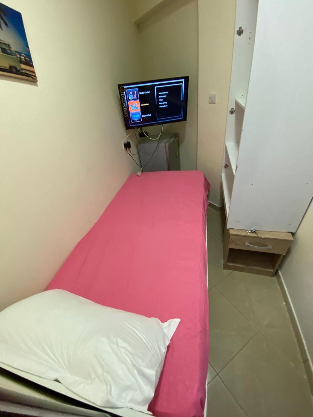 Small Budget Rooms For 'Girls' Only In Dubai, Marina Kültér fotó
