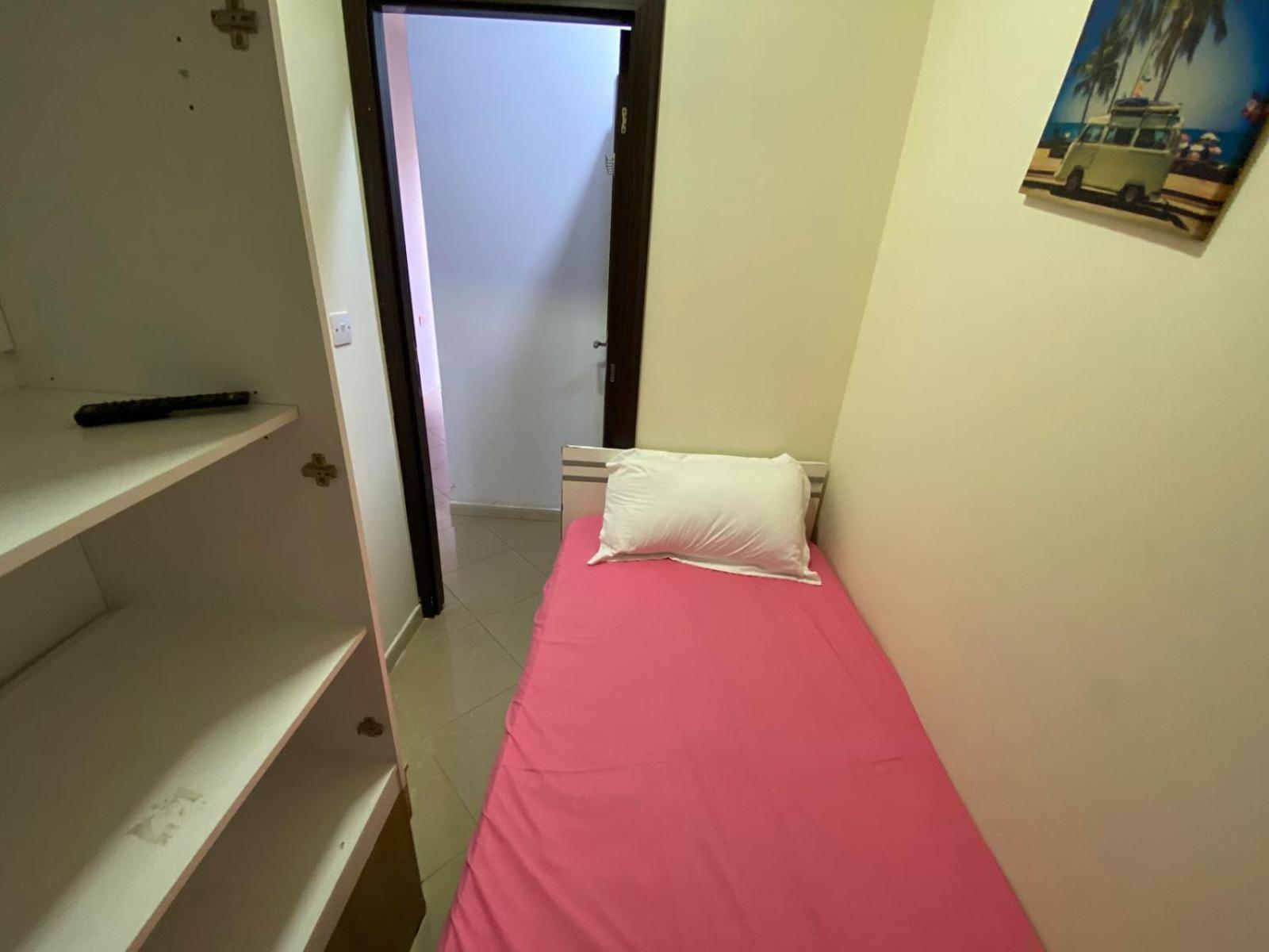 Small Budget Rooms For 'Girls' Only In Dubai, Marina Kültér fotó