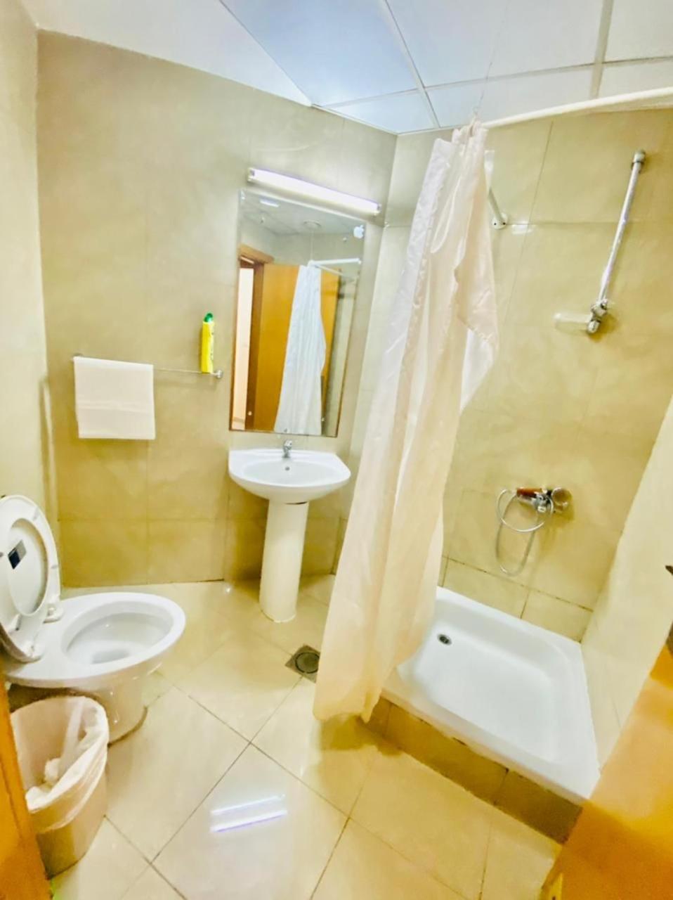 Small Budget Rooms For 'Girls' Only In Dubai, Marina Kültér fotó